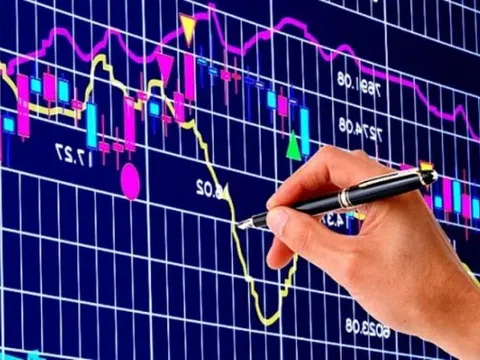 Thị trường chứng khoán hiện nay chứa nhiều yếu tố rủi ro vậy nhà đầu tư cần có kỹ năng mới nào?